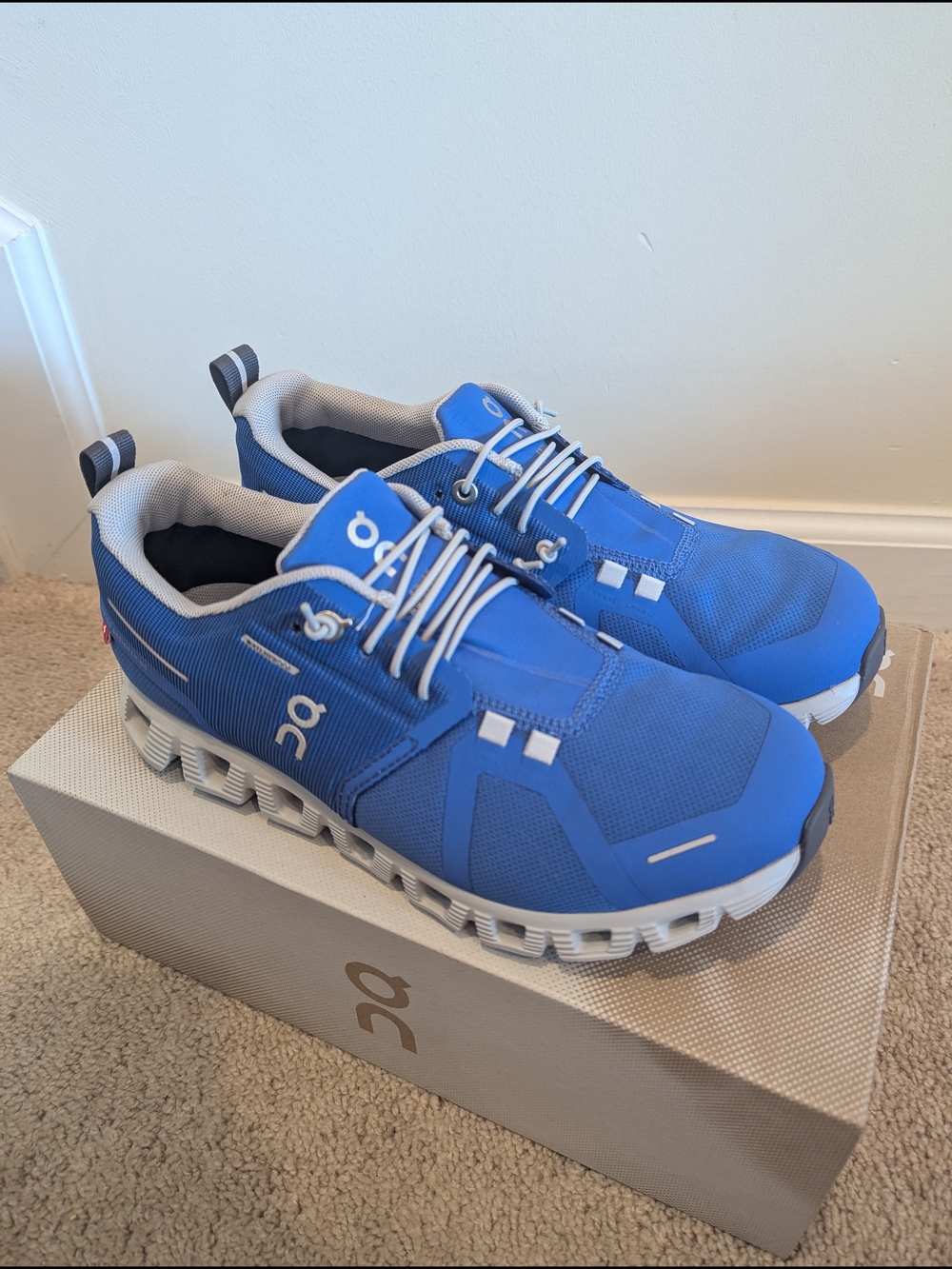 On Cloud Women's Cloud 5 Waterproof - Size 6.5
